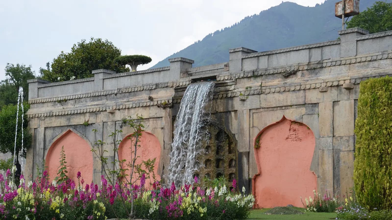 Kashmir to Ladakh: Houseboats & Himalayan Roads
