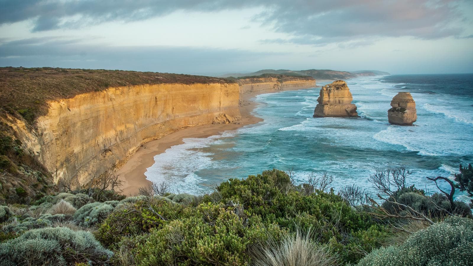 Melbourne, Outback & Uluru Adventure